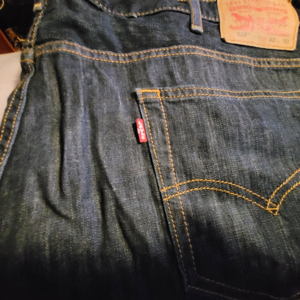 569 levis